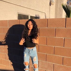 Meet your Posher, Maile-lei